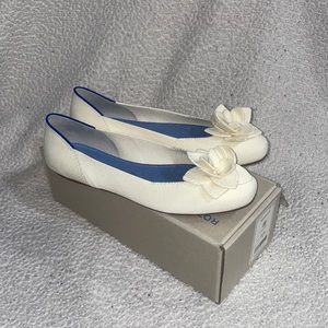 Rothy’s “Love Bird” women’s flat. Color: White Size:6.5